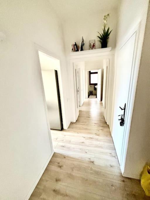 Show Me 2 Bedroom Duomo & Airport Tram Florencia