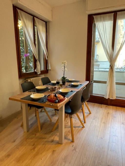 Show Me 2 Bedroom Duomo & Airport Tram * Florencia