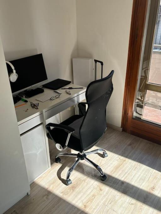 Show Me 2 Bedroom Duomo & Airport Tram * Florencia