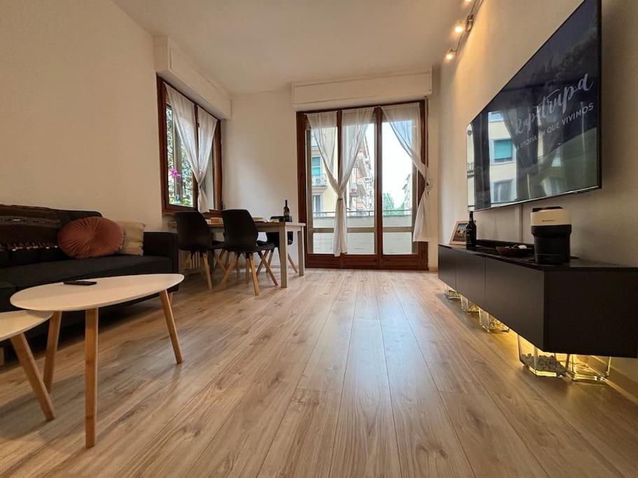 Show Me 2 Bedroom Duomo & Airport Tram Apartamento *